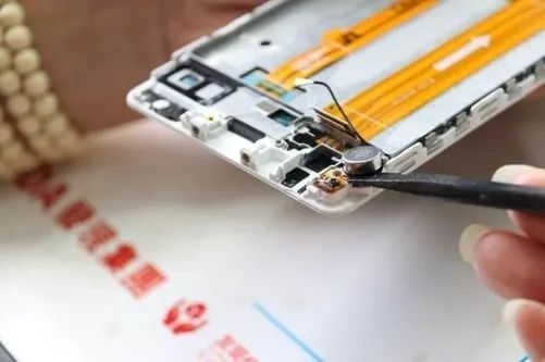修手機(jī)長(zhǎng)個(gè)心眼 幾招教你判斷手機(jī)零件是否被偷換
